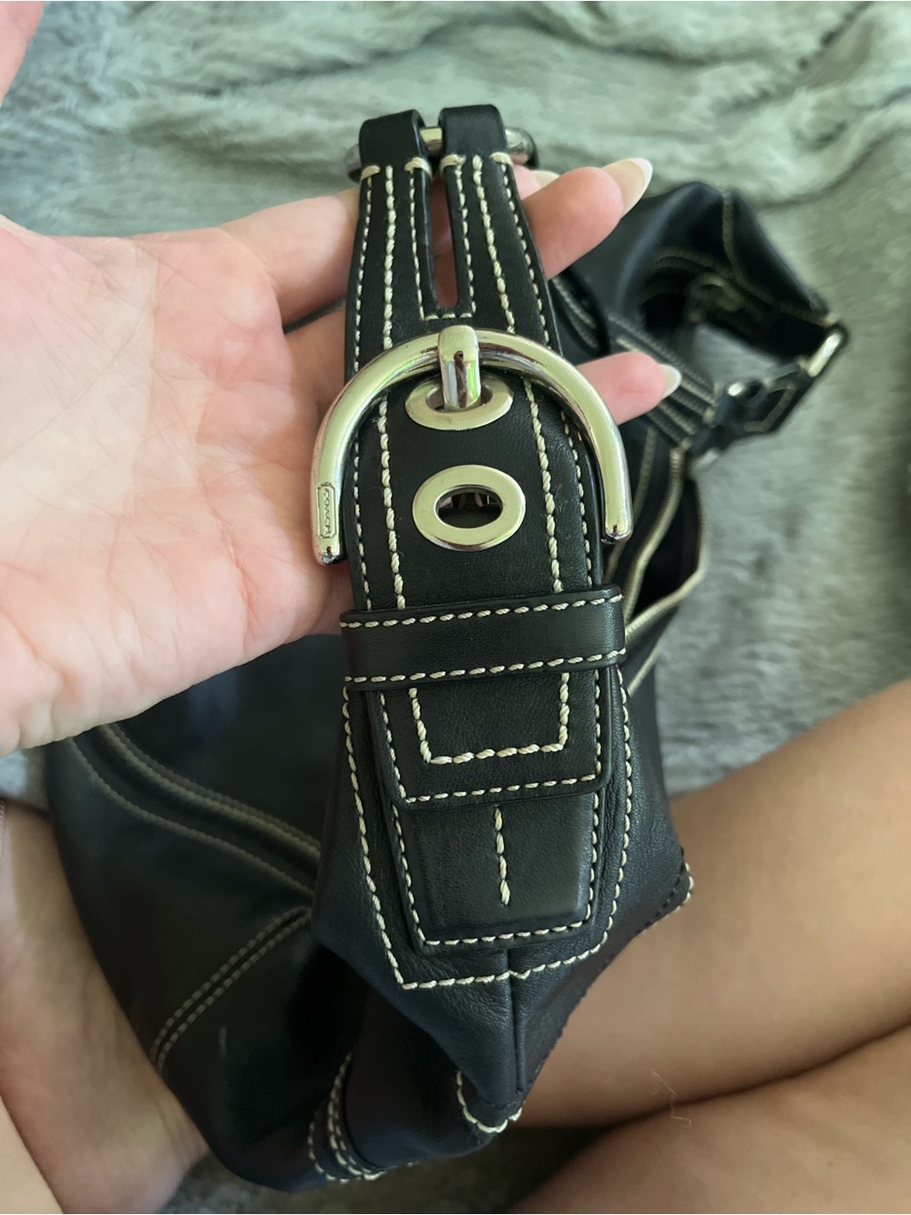 Coach Black Leather Hobo Bag with Contrast Stitching - Picture 4 of 9
